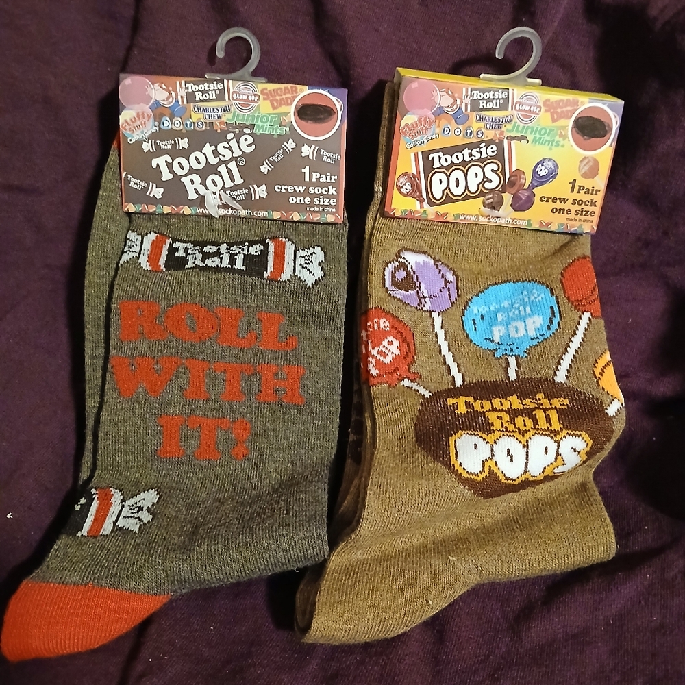 Novelty Tootsie candy 2 pair unisex crew socks M 8-12/W 9-14 (123024D)